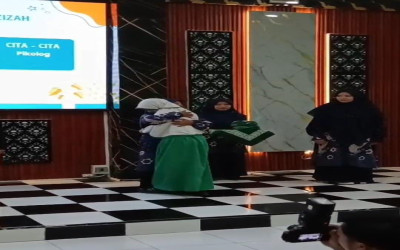 Pelepasan Atribut Madrasah MI Muhammadiyah Dolopo Diwarnai Isak Tangis dan Haru