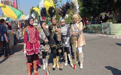 Inilah Mayoret dan gita pati Drumband Gita Surya MI Mudoma