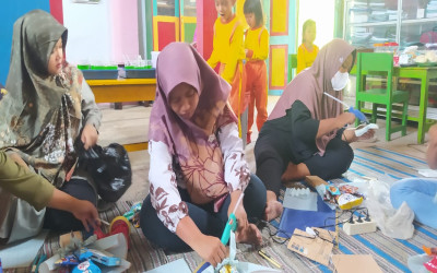 Pelatihan Membuat Buket Bersama wali Murid RA Perwanida Dolopo